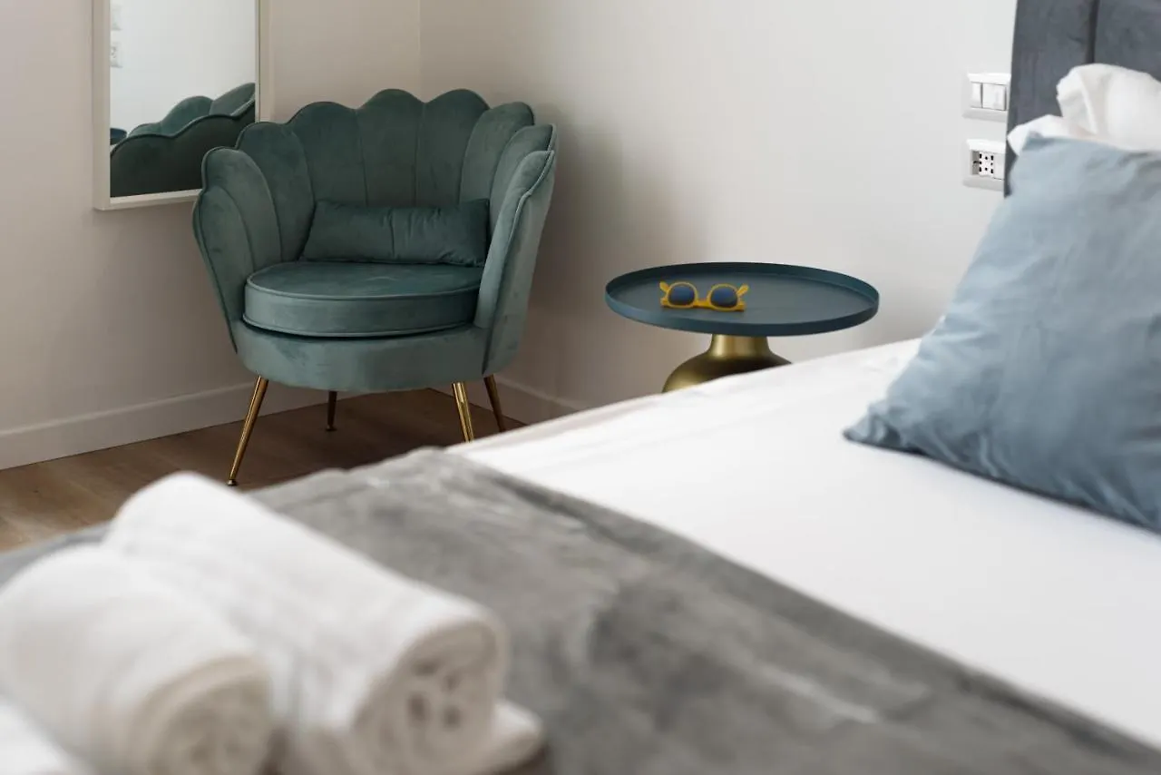Guest House 121 Luxury Apartments Naples Italy